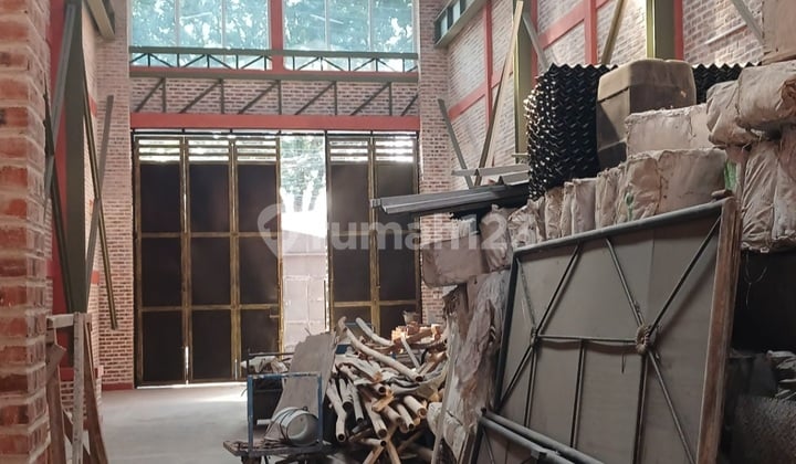 For Rent: Good Warehouse, Strategic Location by the Main Road near Toll Gate...