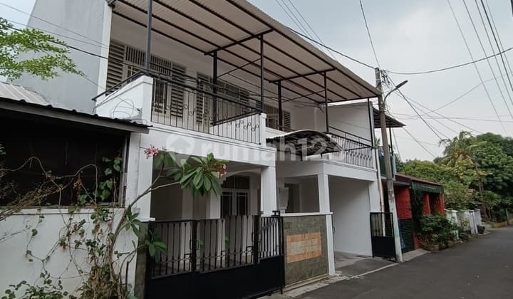 2 Lantai Bagus Bangunan Kokoh Besar Murah Dalam Perumahan Besar di Jurang Mangu.