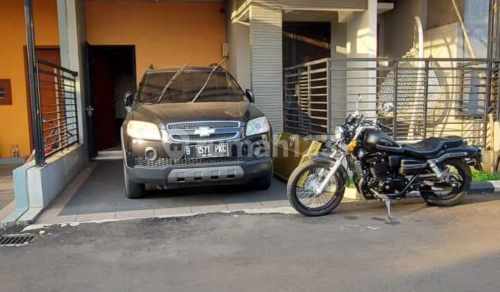 Rumah 2 Lantai Bagus Unfurnished SHM di Cluster Di Jatimakmur Dekat Pintu Tol Pinggir Jalan Raya , Bekasi