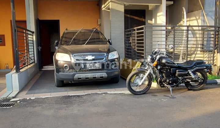 Rumah 2 Lantai Bagus Unfurnished SHM di Cluster Di Jatimakmur Dekat Pintu Tol Pinggir Jalan Raya , Bekasi