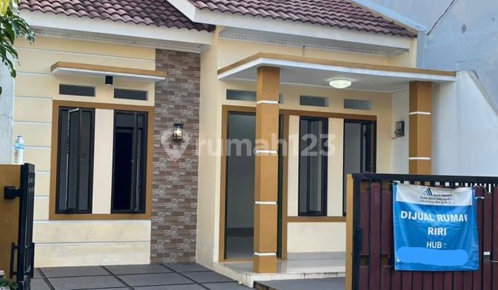 Dijual Rumah dengan Garasi Luas dan Free Pagar