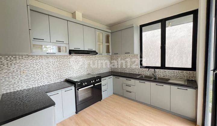 Kamandaka Hook Semi-Furnished 4 Bedrooms + 1, 3 Bathrooms + 1, SHM 2nd Floor. For Rent/Sale