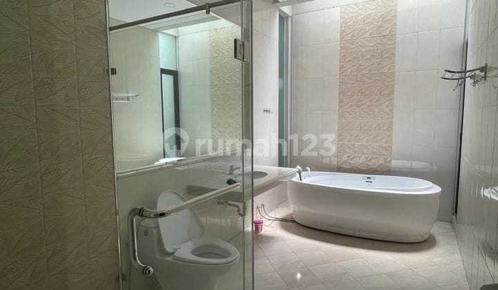 View Danau - Modern Mewah - Full Furnished Lb450 Kt4+2 Km4+1 Lt282
