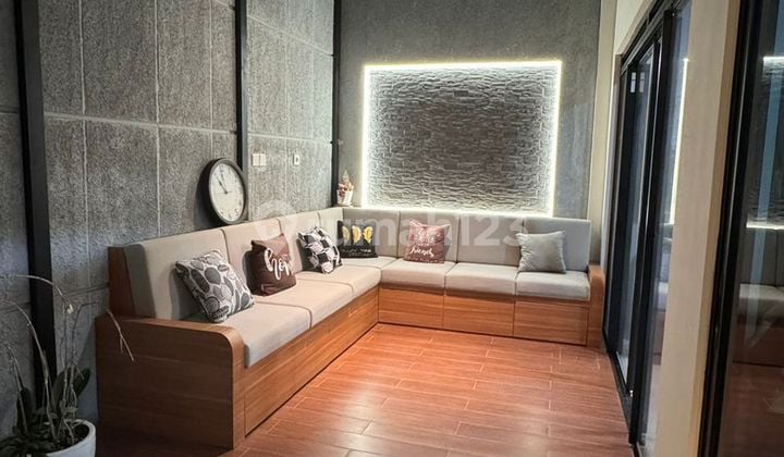 modern Furnish Kt3/Km2 +1 AC +WH 2lantai Fullrenovation Lt120/Lb140