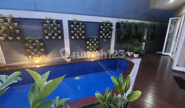 Pitaloka Lux 2 floors. Pool Hook 4+1 bedrooms 3+1 bathrooms 2 cars 2 garages Spacious and comfortable.