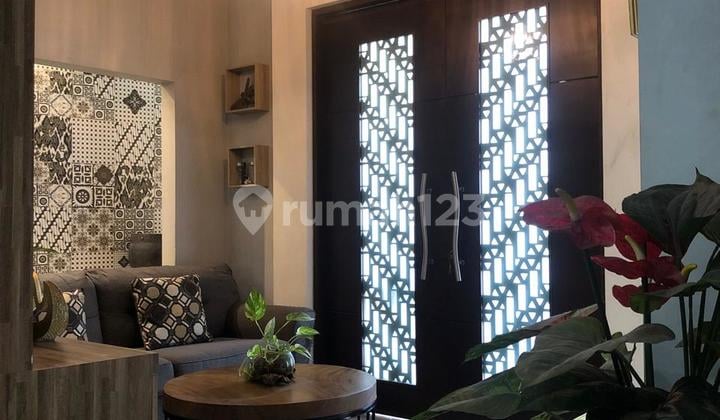 Sewa Rumah Cantik 3 Lantai Semi Furnish Matraman Jakarta Timur