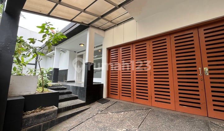 RUMAH CANTIK 2 LANTAI AMPERA KEMANG JAKARTA SELATAN.