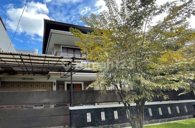 Nice House Single Stone