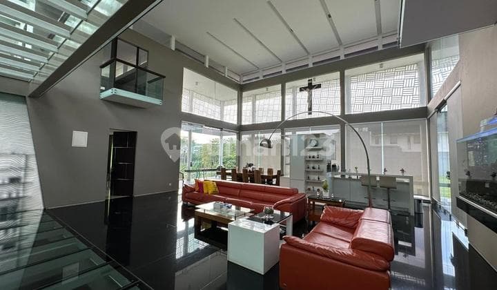 Rumah Mewah Luas Siap Pakai