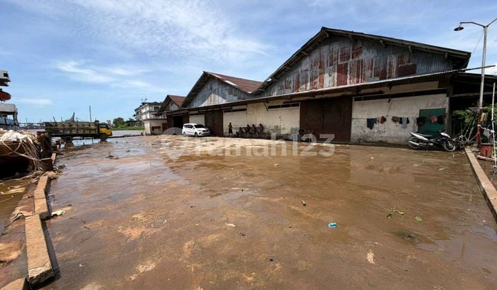 Gudang Siantan Dermaga Sungai Landak Include Tongkang