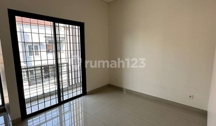 Rumah Bagus Kelapa Lilin Gading 6X15 Hadap Selatan