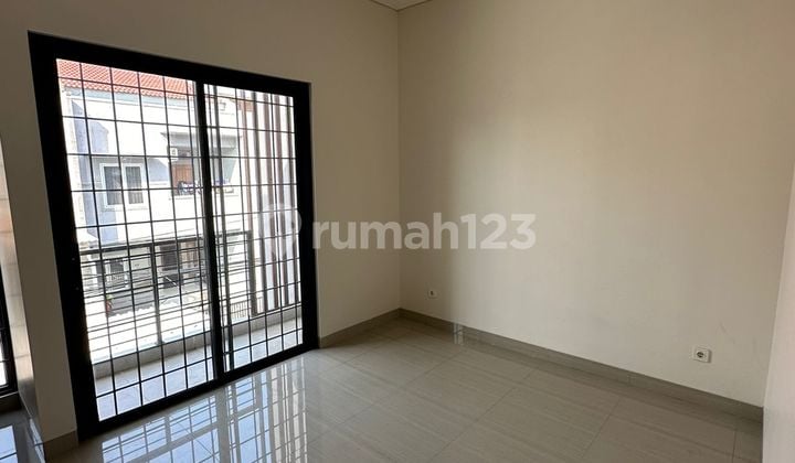 Rumah Bagus Kelapa Lilin Gading 6X15 Hadap Selatan