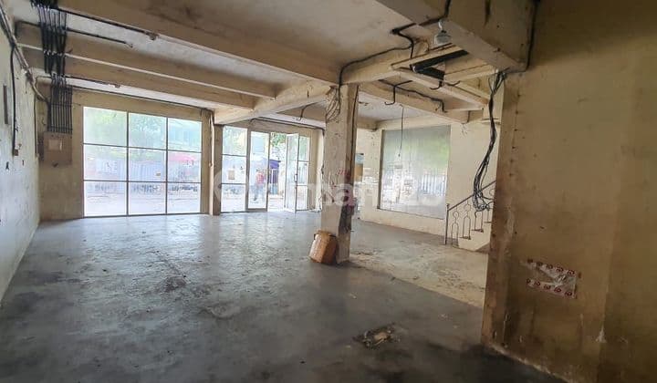 Rumah Tua Hook Hadap Jalan Raya Dan Hadap Komplek Sunter Agung