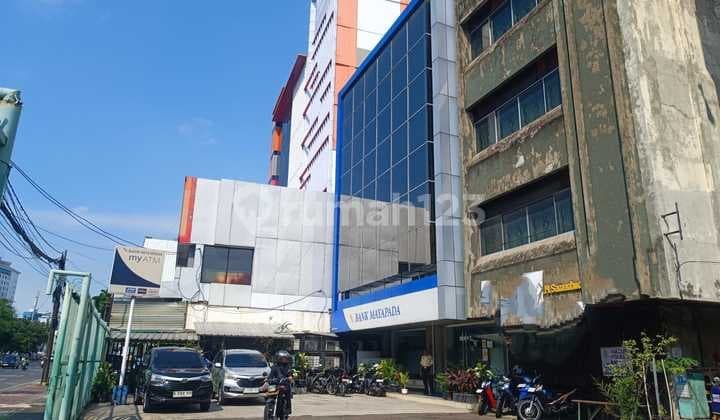 Ruko 4 Lantai di Jl. Ir. H. Samanhudi Pasar Baru - Lokasi Utama, Sangat Cocok untuk Perbankan & Perkantoran