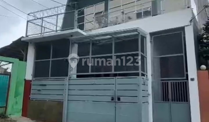 Bisa KPR, Rumah, 3 Lantai, SHM, Dekat Pusat Perbelanjaan, Bebas Banjir,