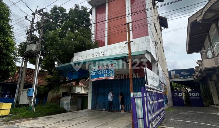 Disewakan Ruko 3 Lantai Strategis Pinggir Jalan Utama Blora Kota