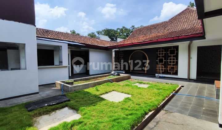 For Sale House / Commercial Space on Mainroad Dr Cipto Paskal Bandung