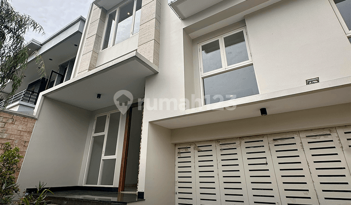 Rumah Siap Huni Kebayoran Baru dengan Mezanine dan Lantai Marmer. Murah