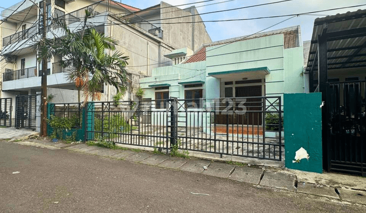 A house in Cilandak that can also be used as an office, near Fatmawati MRT Station.