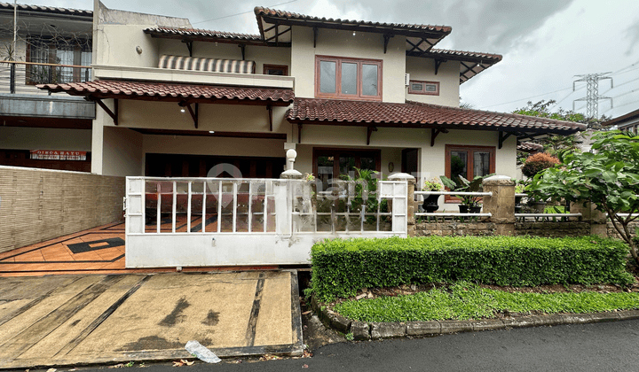 Rumah Besar 400 M2 di Sektor 9 Bintaro Cukup untuk 4 Mobil Siap Huni