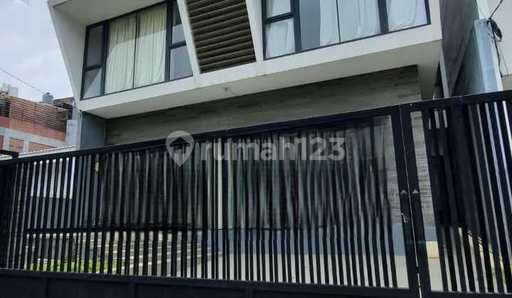 Dijual Rumah Modern Semi Furnished Exlusive Siap Huni di Kelapa Cengkir , Kelapa Gading