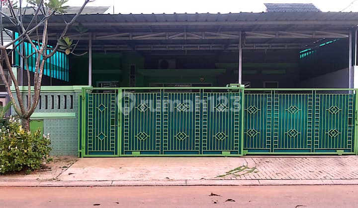 Spacious house for sale in a complex in Cibubur