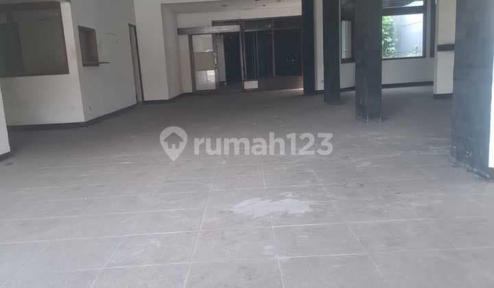 Sewa Ruang Usaha Luas Ex Cafe di Mainroad Setiabudi Bandung