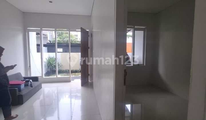 Rumah Minimalis 2 Lantai di Komplek DPRD Ciwaruga Bandung