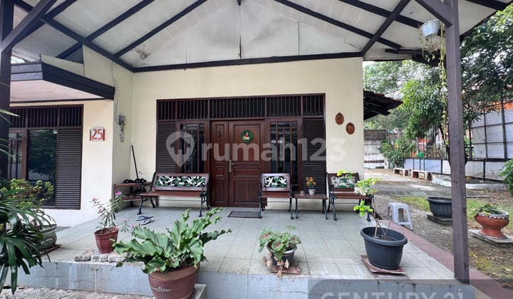 Rumah dengan Lokasi Strategis di Pinggir Jalan Plus Kos dengan Kamar 6 Pintu Di Mandala Selatan Tomang Jakarta Barat