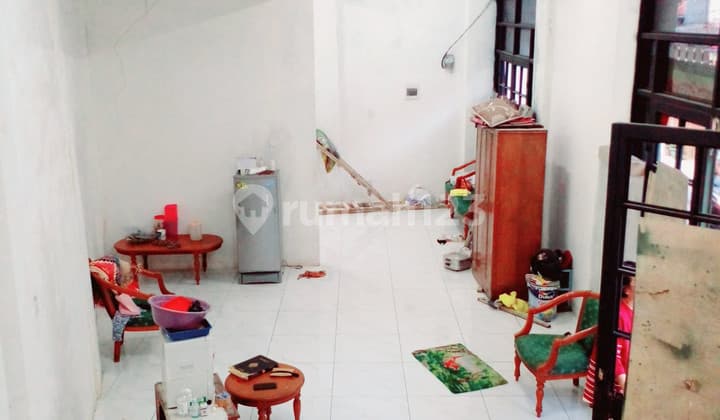 Rumah Strategis Dekat Jalan Raya Cocok Utk Usaha Kos - Kos an di Tanah Sereal Jakarta Barat