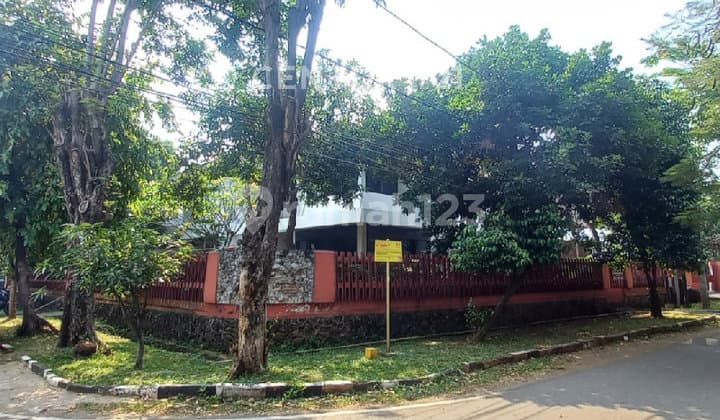 Hook House on 1000 M² Land in Billymoon Pondok Kelapa S8998
