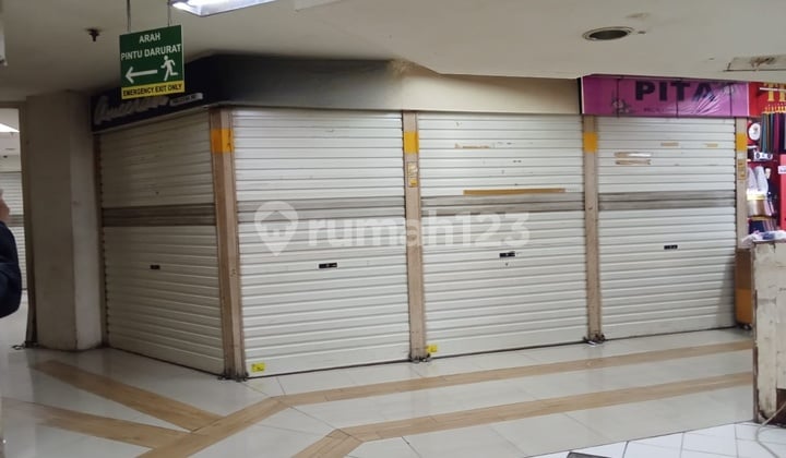 Kios Posisi Di Hook Berada Di Pusat Grosir Cililitan S8695