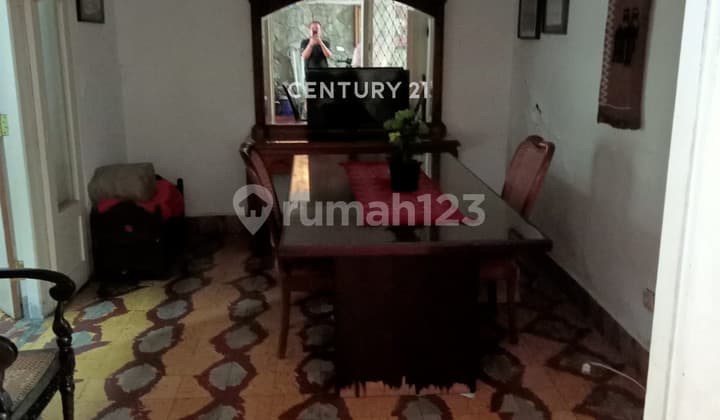 Rumah Tinggal Lokasi Strategis di Menteng S8232