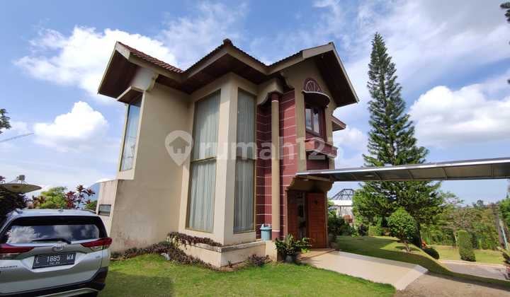 Villa Mewah 2 Lantai Di Wilayah Puncak Trawas.