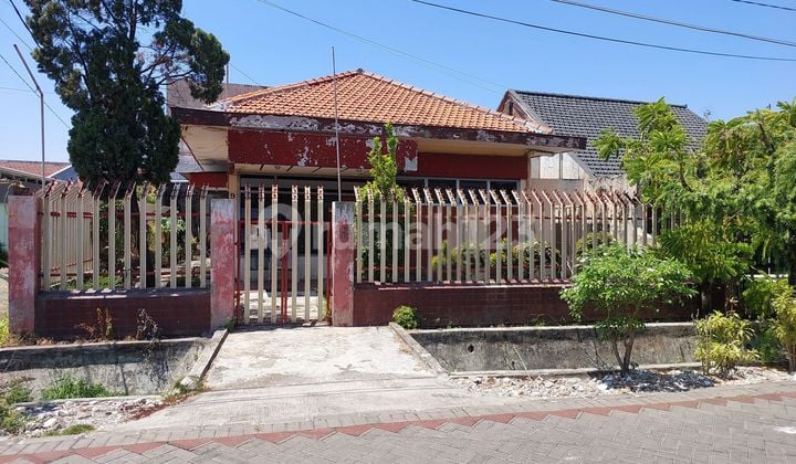 For Sale: Central Ngagel Jaya House, Surabaya Center