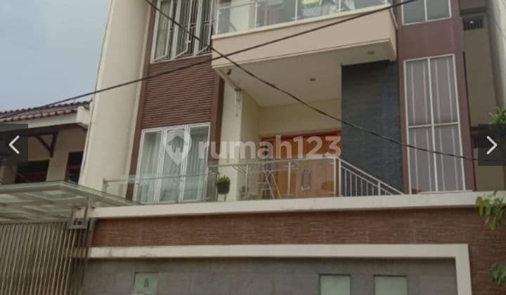 Rumah 3 lantai murah SHM di Pluit Jakarta Utara
