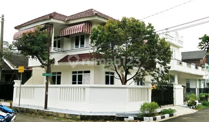 Beautiful House for Sale Ready to Occupy 2 Floors, 3 Bedrooms, Hook in Taman Cimanggu, Close to Train Station, Yasmin Toll Road.