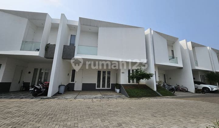 Rumah Mewah Cluster 2 Lantai Dekat Dengan Tol Dan Lrt