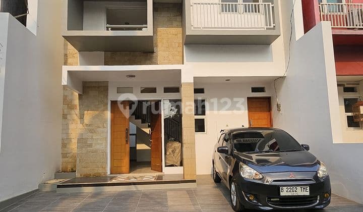 Rumah 2 Lantai Dekat Dengan Area Tol Lokasi Strategis Berlokasi Di Kalimalang