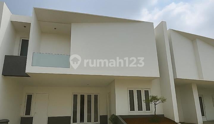 Rumah 2 Lantai Mewah Lingkungan Aman Bebas Banir Berlokasi Dikalimalang
