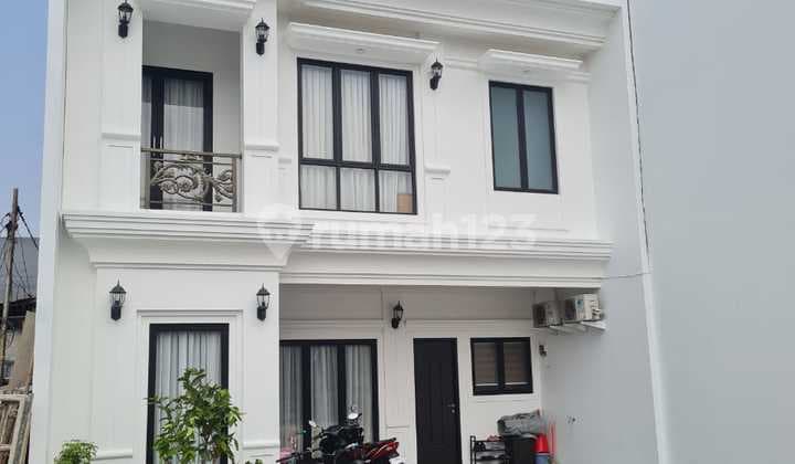 Rumah 2 Lantai Mewah Dekat Dengan Tol Dan Lrt