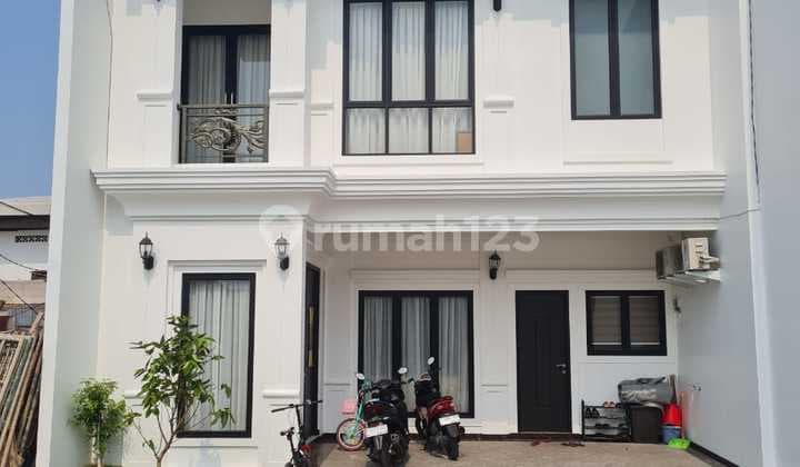 Rumah Mewah 2 Lantai Dekat Dengan Tol Dan Lrt
