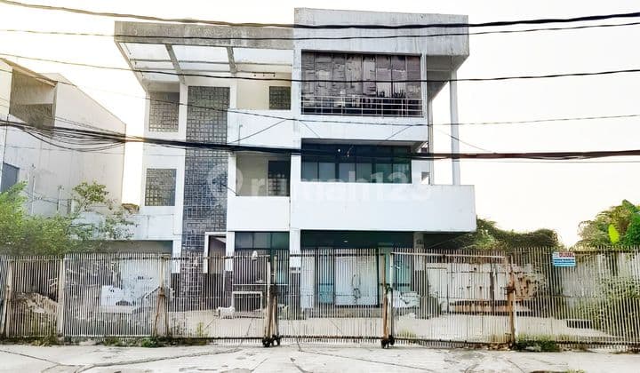 Tanah Berikut Bangunan di Jalan Raya Meruya Jakbar