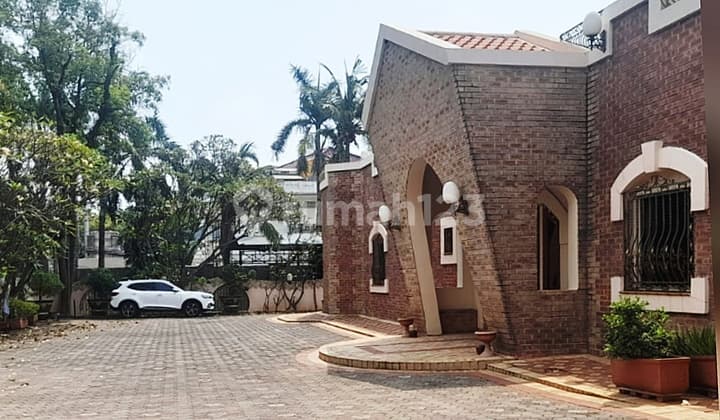 Rumah Mewah Lelang Hook Di Komplek Agung Podomoro Sunter