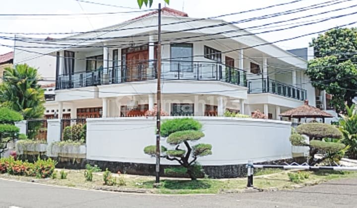 Luxury Hook House in Pondok Indah Residential, South Jakarta