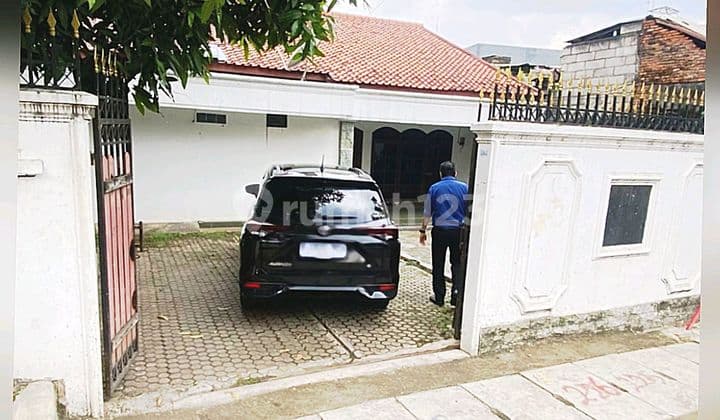 Rumah di Lelang Lokasi Jalan Raya di Srengseng Kembangan Jakbar