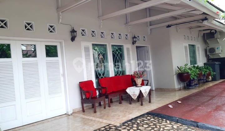 2-Story House in Tebet Barat with Access for 2 Cars