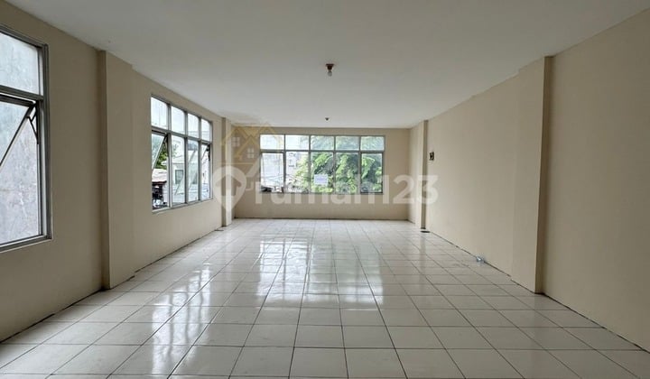 ANA RUMAH UK 5.5X15M DI PINGGIR JALAN RAYA JELAMBAR