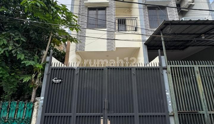 Ana Rumah Best Deal Uk 3.7X15m di Jelambar