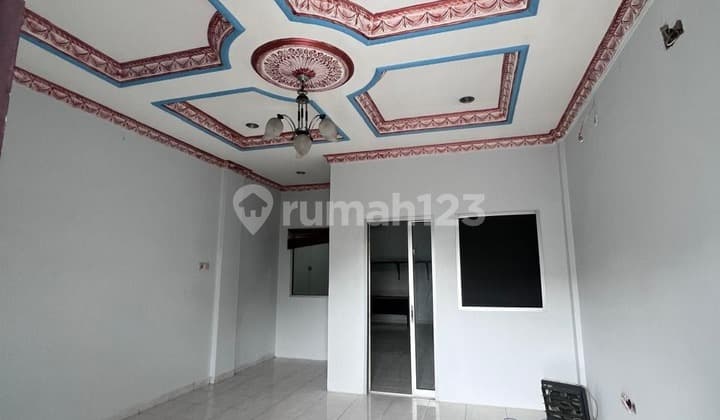 Ana Rumah Uk 4.2X17m di Jalan Raya Jelambar